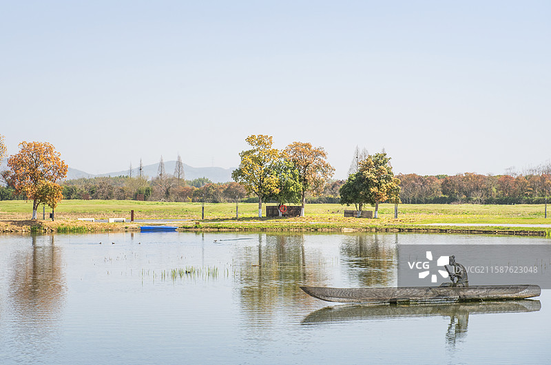 古人撑划船 良渚古城遗址公园 杭州 公园 余杭良渚 良渚文明 良渚文化 古人工作场景图片素材