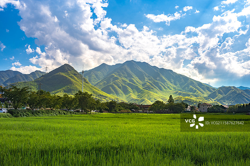 湖州安吉余村稻田山景 两山理论发源地 绿水青山就是金山银山图片素材