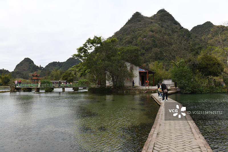 广西靖西·鹅泉1  一羽鹅翎划碧落，千峰潜入琉璃渊。鹅泉位于广西壮族自治区百色市靖西市新靖镇鹅泉村。图片素材