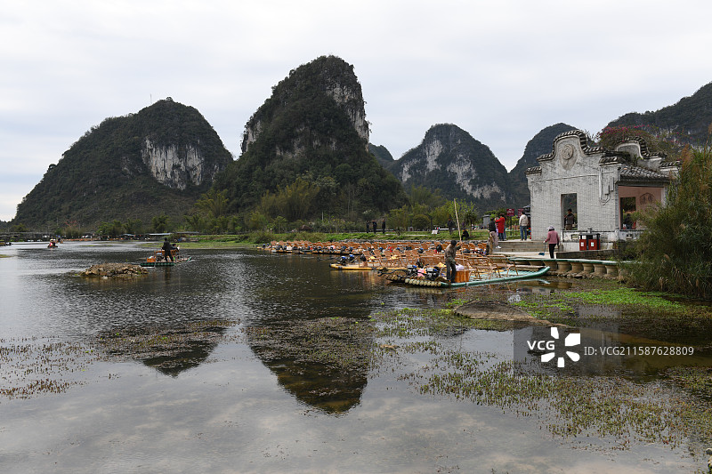 广西靖西·鹅泉2  一羽鹅翎划碧落，千峰潜入琉璃渊。鹅泉位于广西壮族自治区百色市靖西市新靖镇鹅泉村。图片素材