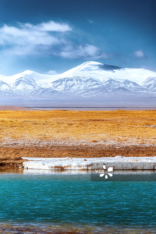 从索南达杰藏羚羊保护站眺望昆仑玉虚峰，青海，玉树，治多，清水河图片素材