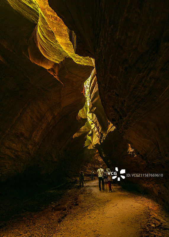 陕西甘泉大峡谷里的月牙谷景色图片素材
