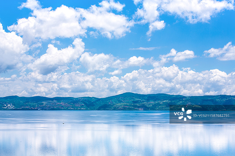 中国云南省玉溪市澄江县抚仙湖禄充风景区图片素材