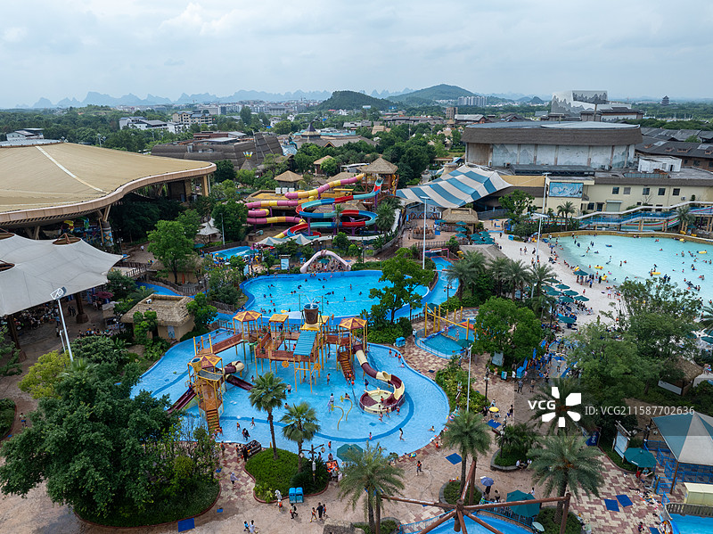 2025广西桂林市融创水世界水上乐园游乐设施航拍摄影图片图片素材