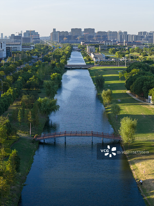 城市河流绿化草坪图片素材