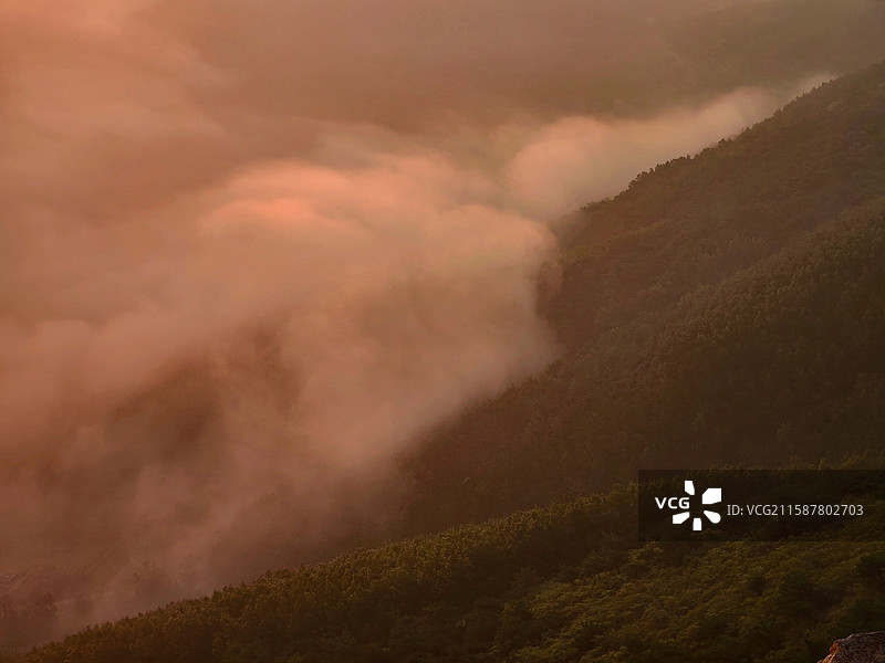 秋天白露节气，莒县屋楼崮日出云海图片素材