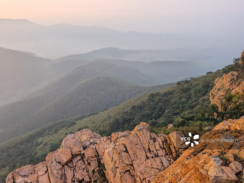 秋天白露节气，莒县屋楼崮日出云海图片素材