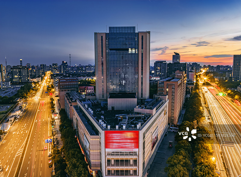 杨浦区五角场四平路与黄兴路车流夜景航拍图片素材