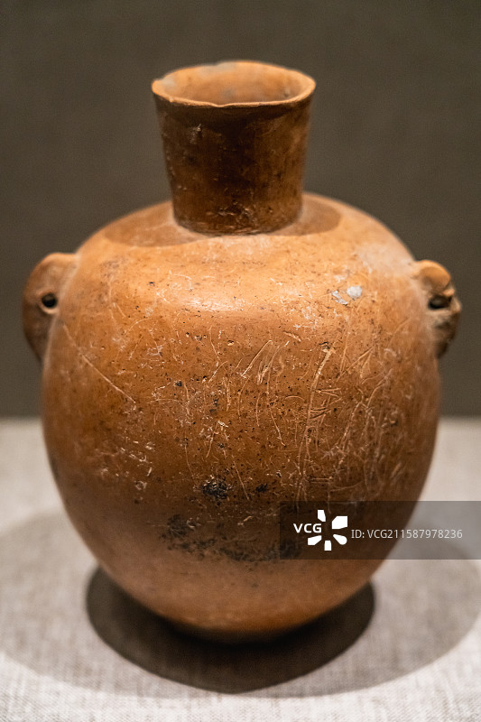 红陶小口双耳壶（新石器时代裴李岗文化）河南博物院藏 1980年长葛县石固出土图片素材