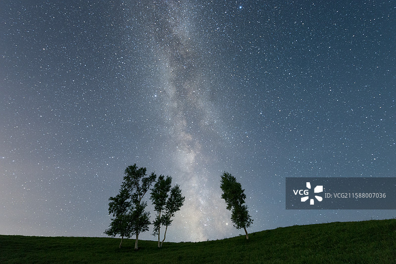 星空下的天文台，射电望远镜，星空背景，光，星空图片素材