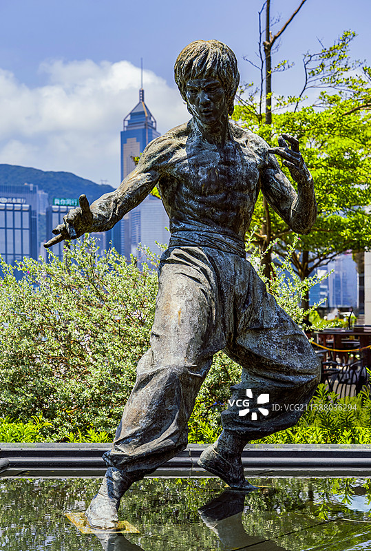 香港  维港李小龙雕像图片素材