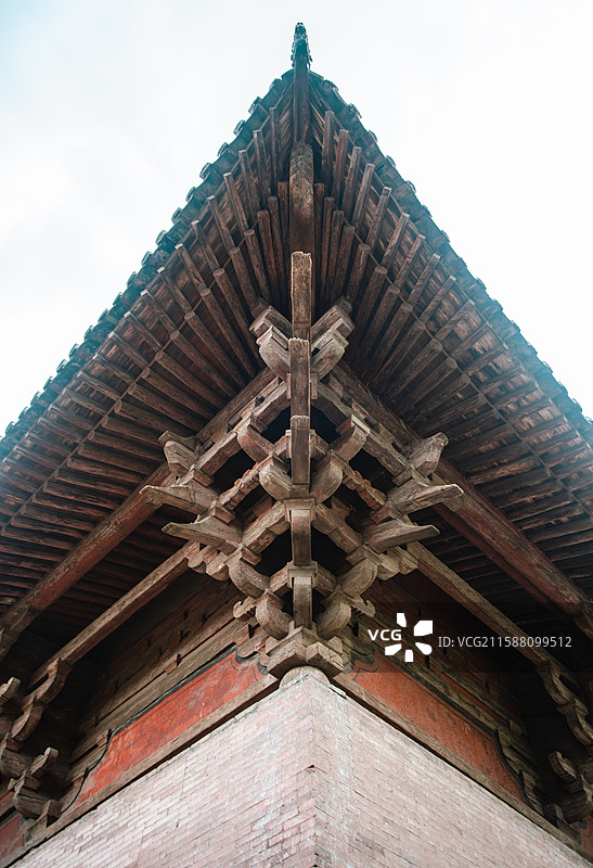 山西平遥古城，平遥文庙大成殿斗拱细节特写图片素材