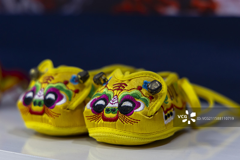 晋南儿童老虎鞋图片素材