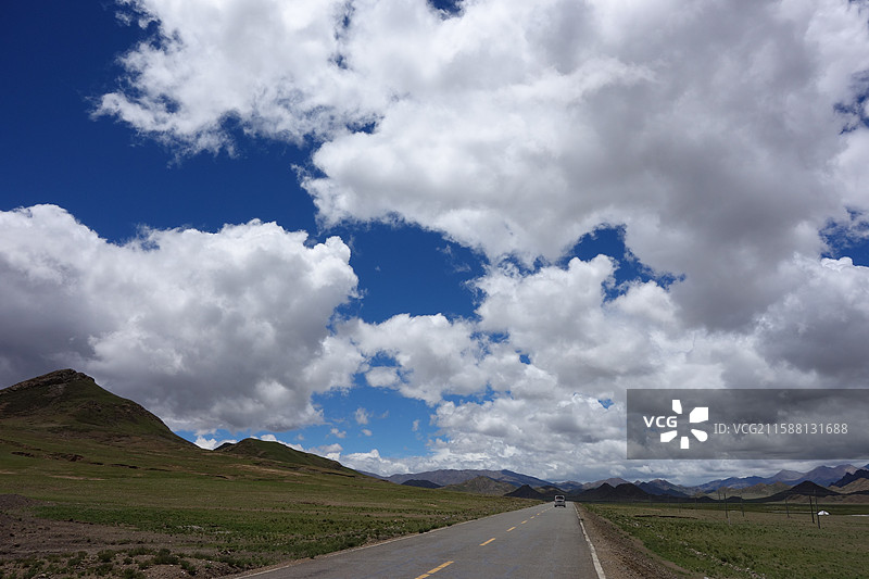 西藏日喀则市拉孜县318国道G318川藏公路川藏南线川藏线5026公里：桑桑镇去萨嘎县途中风景图片素材