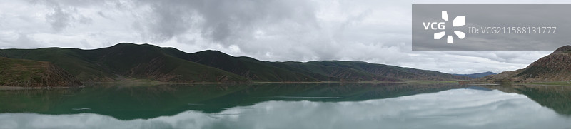 西藏日喀则市拉孜县318国道G318川藏公路川藏南线川藏线5100公里：湖泊图片素材