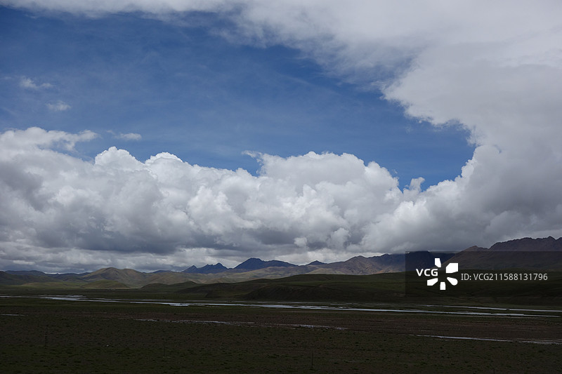 西藏日喀则市拉孜县318国道G318川藏公路川藏南线川藏线5026公里：桑桑镇去萨嘎县途中风景图片素材