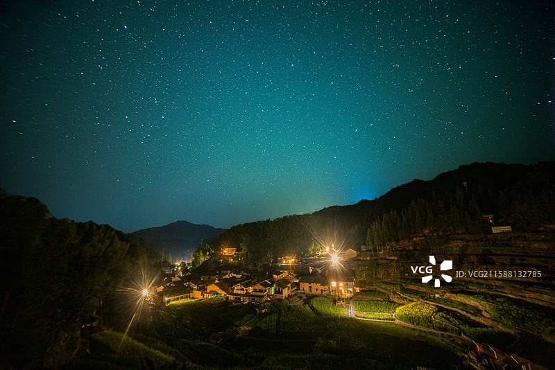 高田坑古村落的夜晚星空图片素材