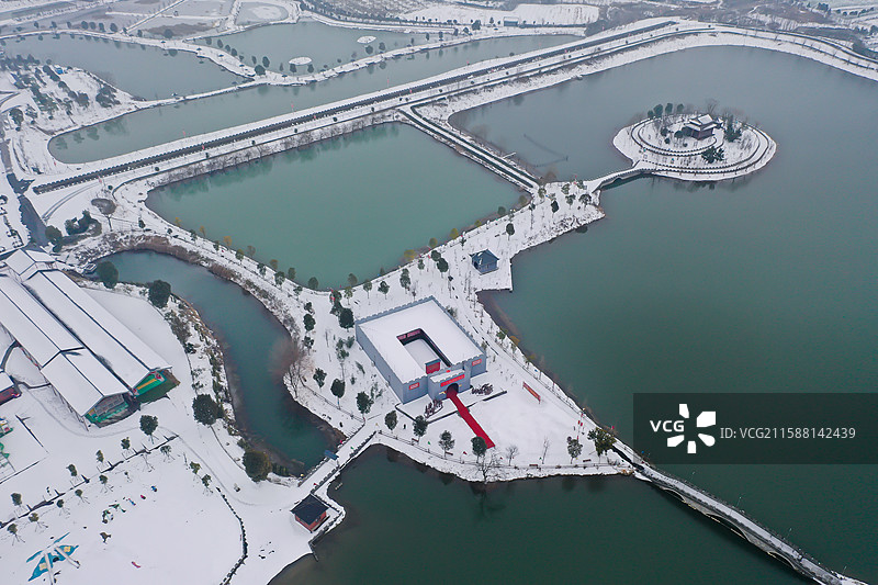 湖北沙洋岳飞城雪中小岛图片素材