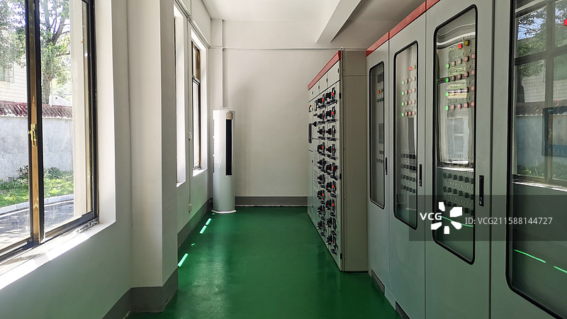 净水 净水设备 水处理设备 水循环处理 机房 自来水机房 设备 厂房图片素材