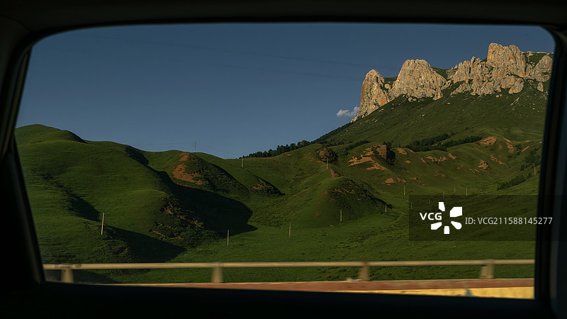 车窗外的青甘草原图片素材