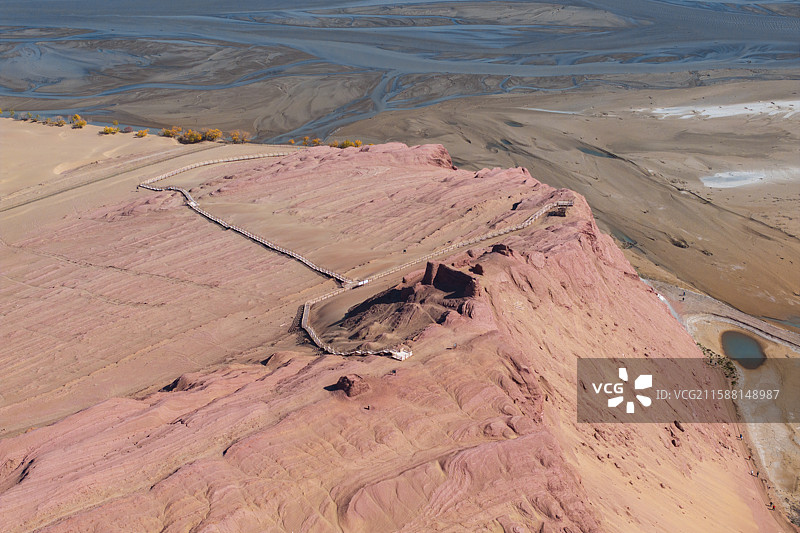 新疆-和田地区-墨玉县-红白山-麻扎塔格戍堡遗址图片素材