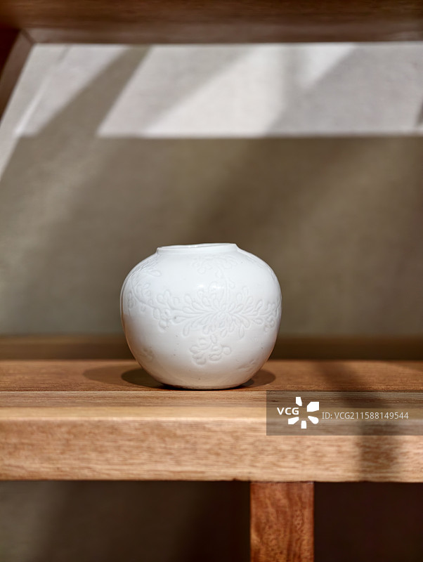 广西壮族自治区博物馆清光绪仿雍正白釉暗花水盂图片素材