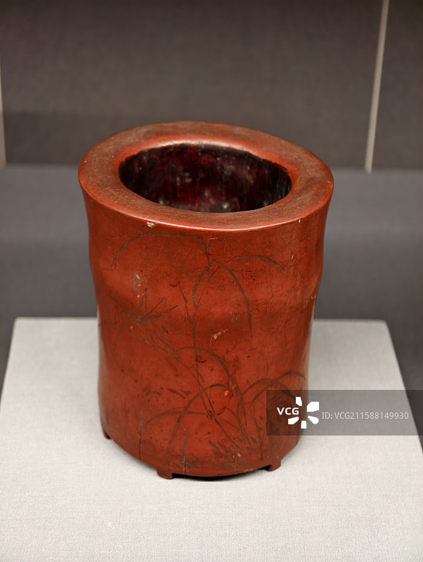 广西壮族自治区博物馆清光绪陈康侯款髹漆竹笔筒图片素材