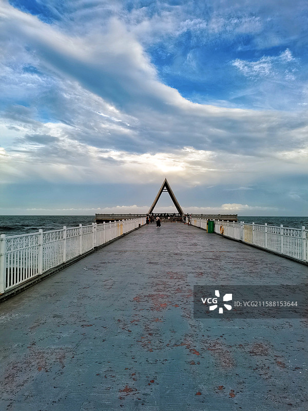 湛江鼎龙湾观海栈道图片素材