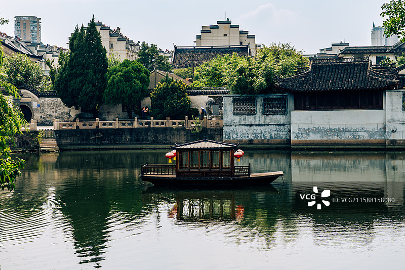 城中心的古典园林，如皋水绘园一景图片素材