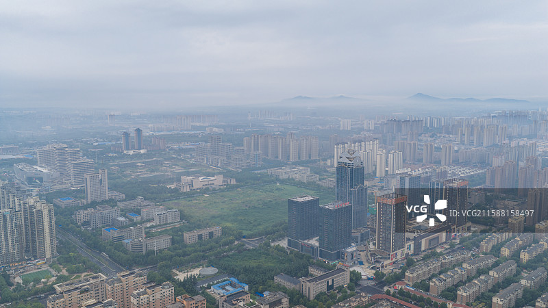 郑州市荥阳市清晨晨雾云海中的市区城区图片素材