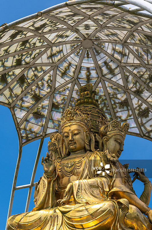 深圳大华兴寺四面观音坐莲像图片素材