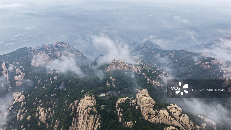 日照双峰探仙境，九莲云海沐晨曦图片素材