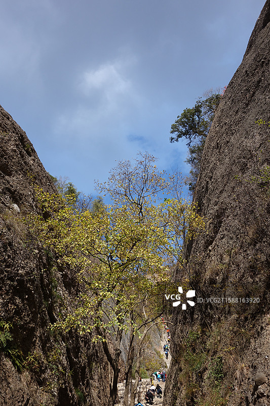 陕西省铜川市耀州区照金镇薛家寨革命旧址秋景：红军路图片素材