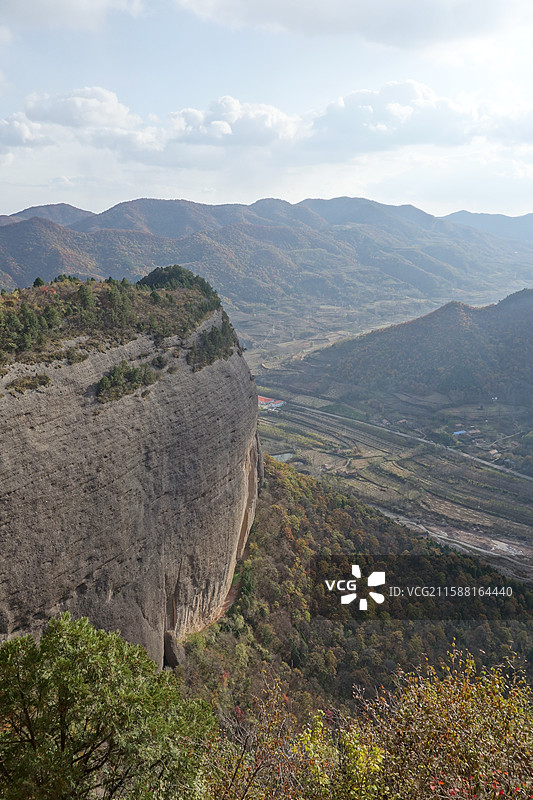 陕西省铜川市耀州区照金镇薛家寨革命旧址：箭穿崖图片素材