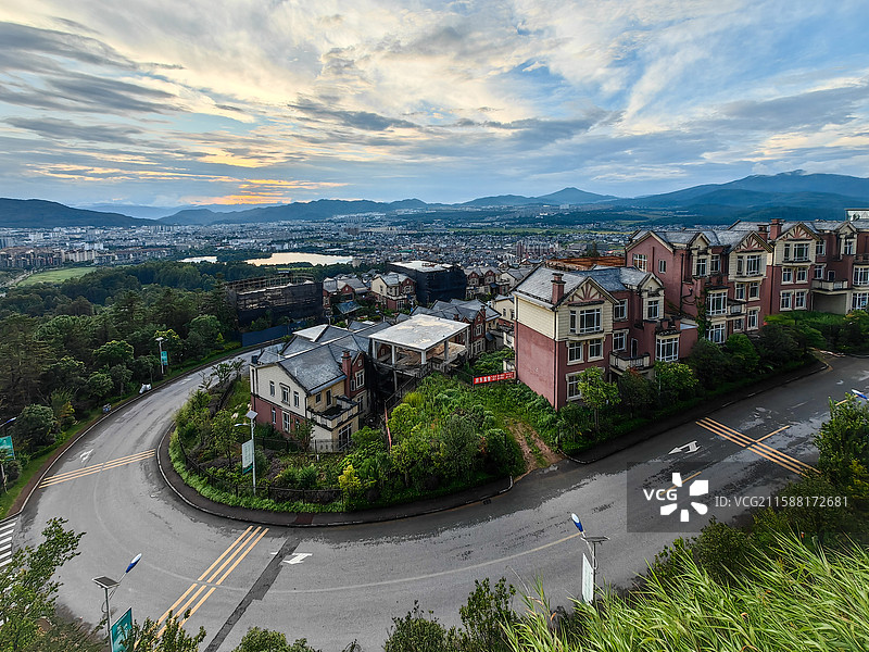 晚霞中鸟瞰腾冲市晚霞图片素材