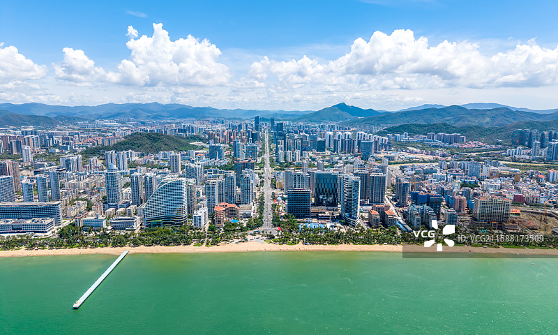 海南三亚海岸线CBD建筑中央商务区城市夜景交通高视角航拍图片素材