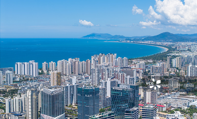 海南三亚海岸线CBD建筑中央商务区城市夜景交通高视角航拍图片素材