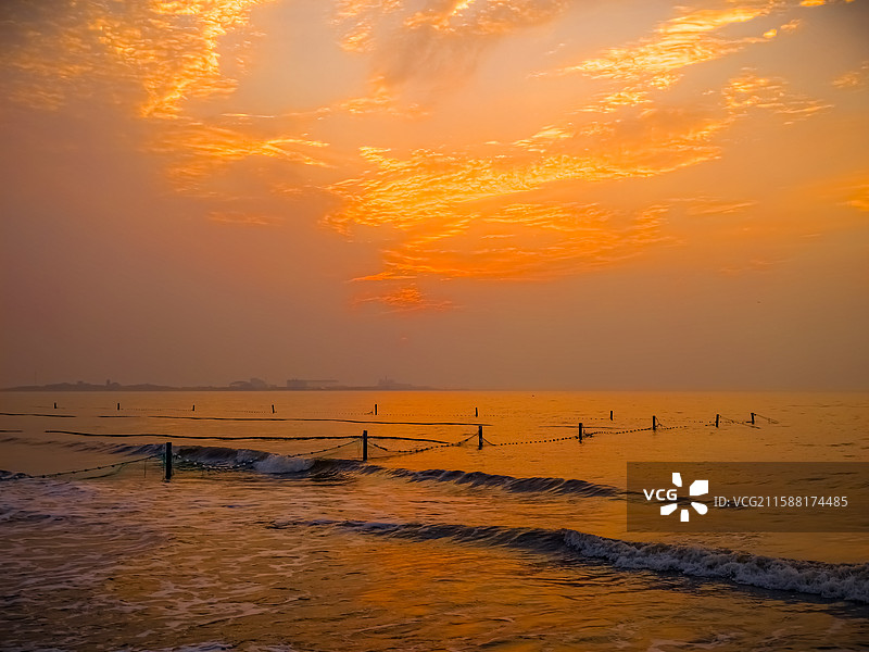 海上金霞·乐亭月岛日出图片素材