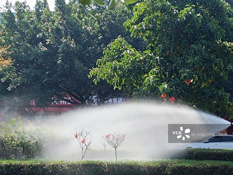 洒洒水啦！图片素材