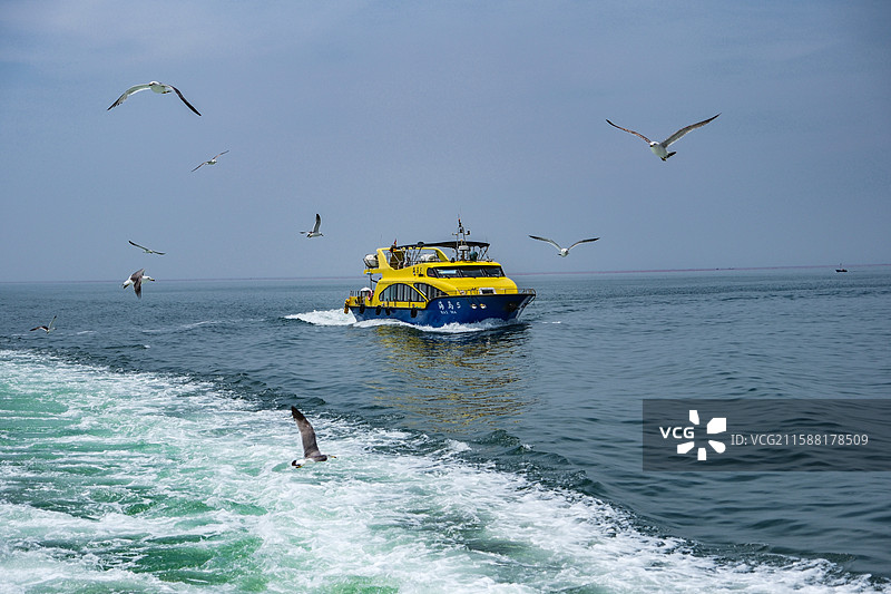 烟台长岛游轮图片素材