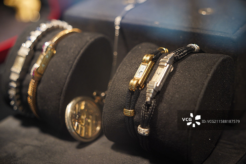 中国国际展览中心海名北京珠宝展出的中古手表收藏品卡地亚古董图片素材