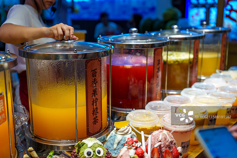 五颜六色的夜市饮料图片素材