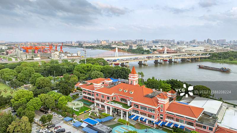 佛山市北滘镇城市天际线与顺德水道风光图片素材