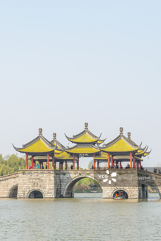 扬州瘦西湖公园五亭桥   扬州瘦西湖中式园林景观 古桥 桥 江南水乡图片素材