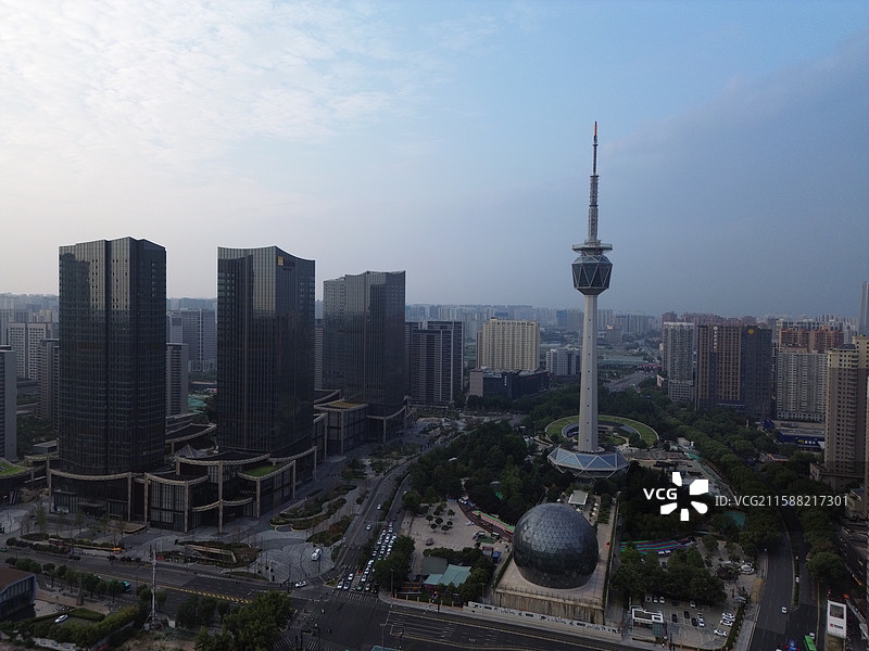 无人机航拍西安广播电视塔，陕西自然博物馆图片素材