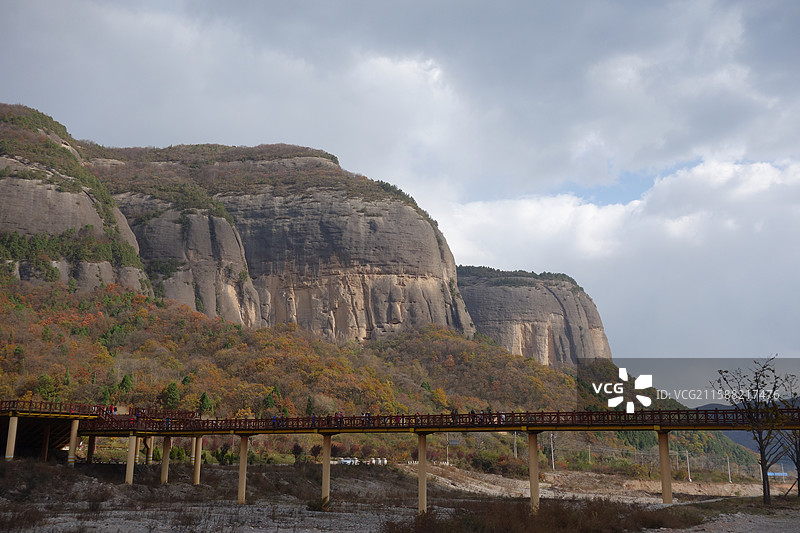 陕西省铜川市耀州区照金镇薛家寨革命旧址秋景图片素材