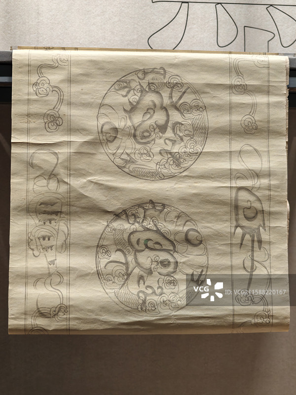 广西壮族自治区博物馆清光绪描银团龙纹蜡笺对联纸图片素材