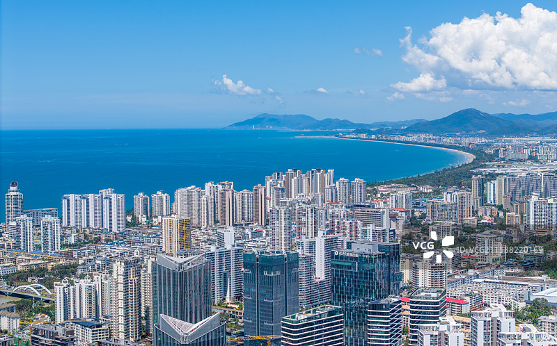 海南三亚海岸线CBD建筑中央商务区城市夜景交通高视角航拍图片素材