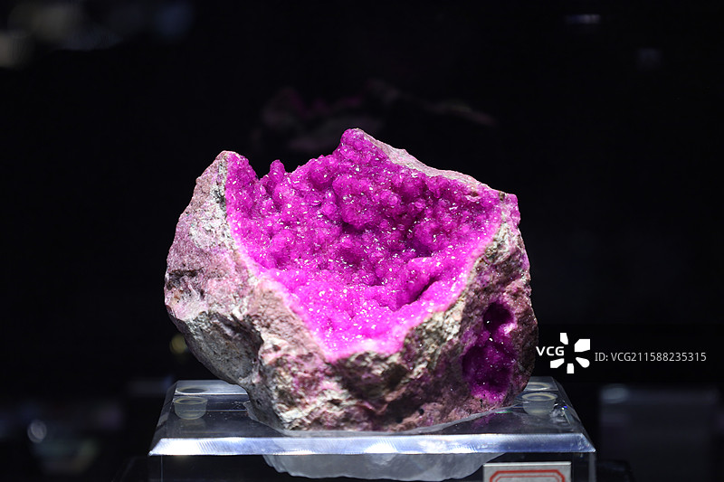 紫锂辉石图片素材