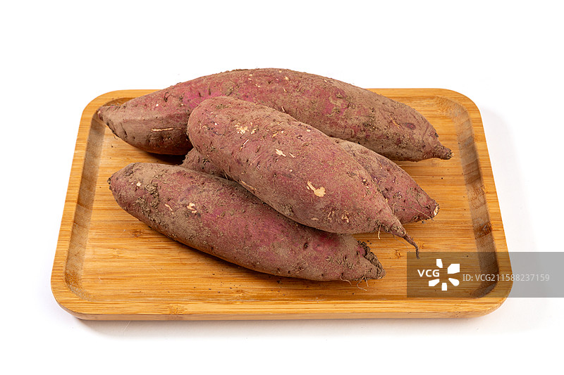 带土的红瑶蜜薯图片素材